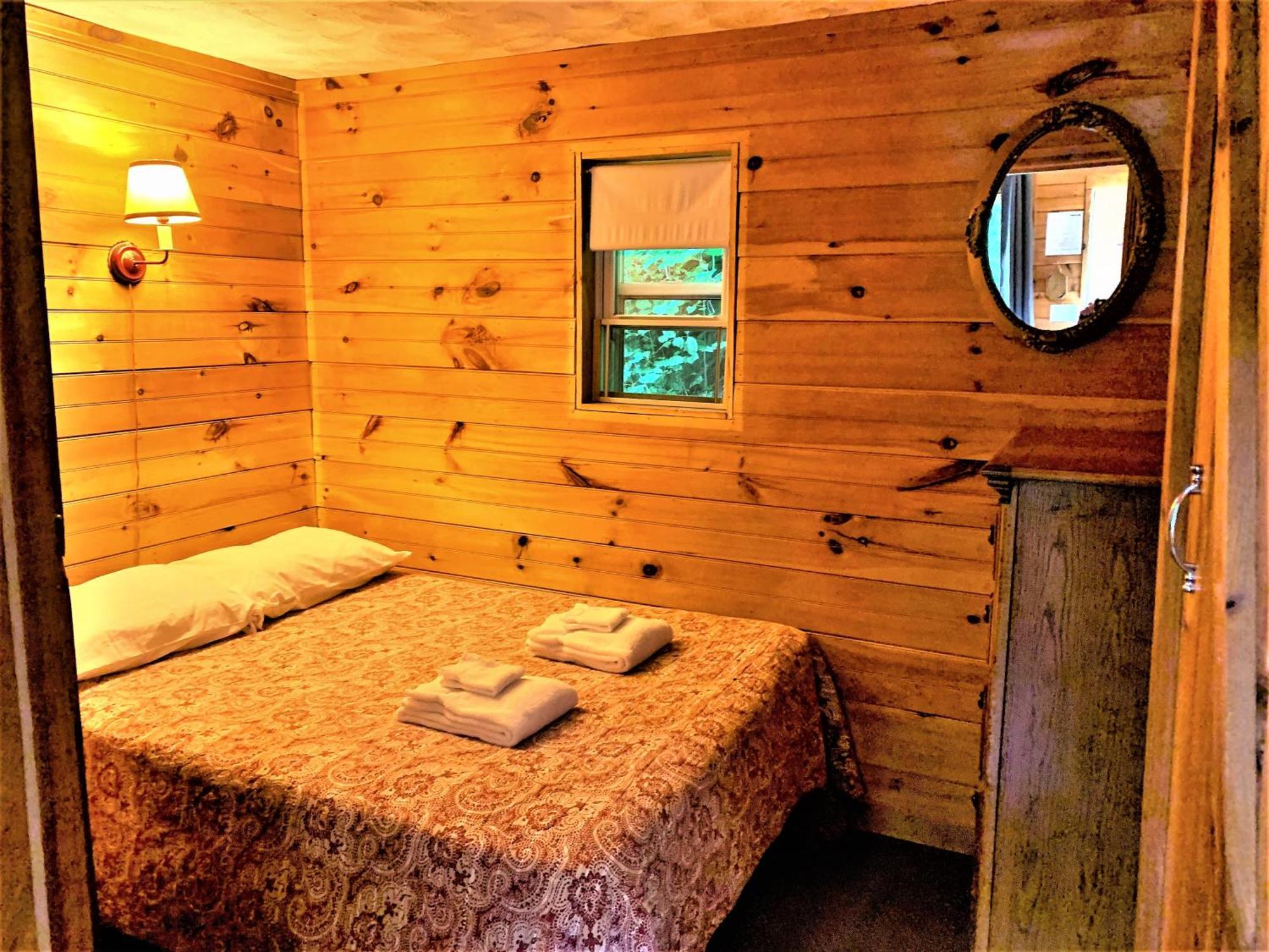Pine Crest Motel & Cabins Barton Zimmer foto